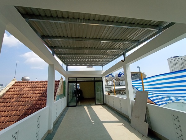 sửa mái tôn sân thượng