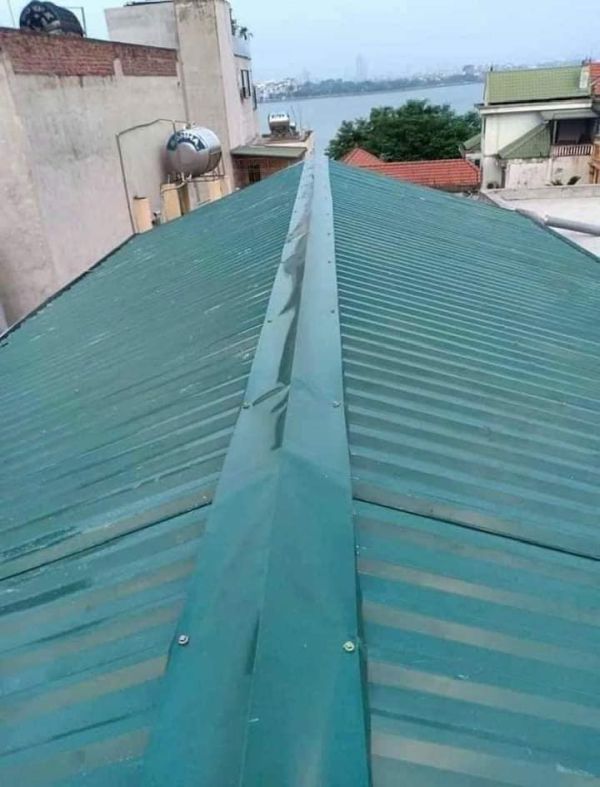 kiểm tra mái tôn bị dột
