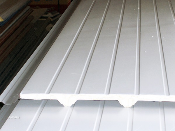 Các Loại Mái Tôn Phổ Biến | Ưu Nhược Điểm & Cách Chọn Đúng