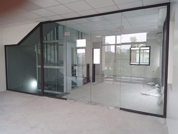 vách kính cường lực đẹp