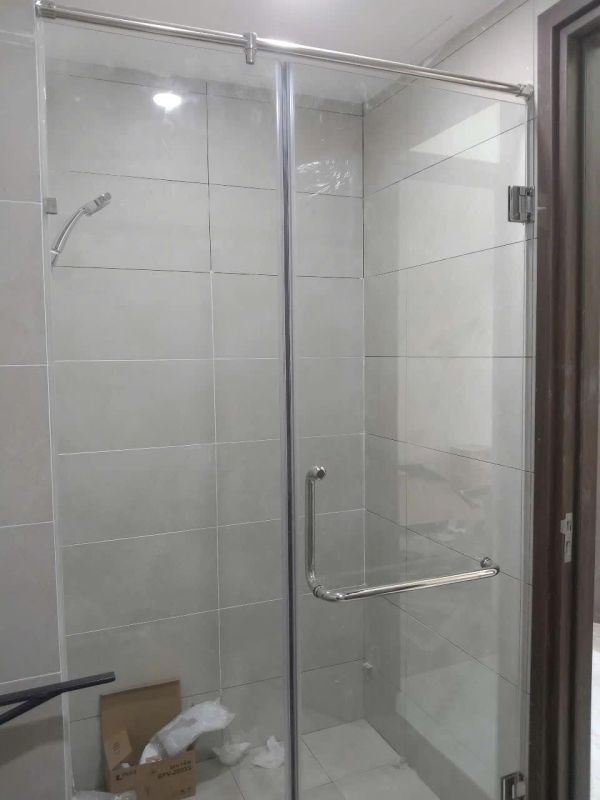 vách kính phòng tắm