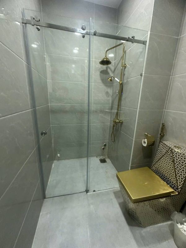 vách kính cường lực phòng tắm