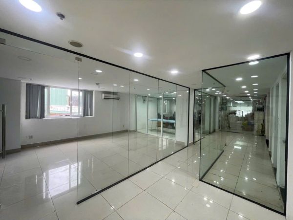 vách kính văn phòng đẹp