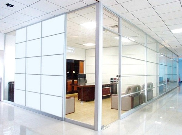vách ngăn kính cường lực